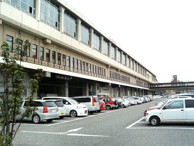 新潟駅の南口駐車場から駅を…